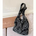 Fuzzy paisley plush tote bag with black and white patterns and large capacity - Black Ethnic Paisley Fleece