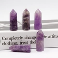 Juego de cinco puntas de cristal de amatista natural con texturas minerales únicas - Amatista