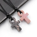 Collier pendentif croix Ankh fait main en pierres de cristal naturel rose et noir - Rhodonite