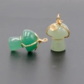 Colgante de cristal con forma de hongo envuelto en alambre dorado, piedra verde - Aventurina Verde