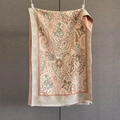 Dettaglio di scialle pashmina paisley con trama intrecciata e bordi con frange morbide - Verde (GSJ-632-Verde)