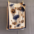 Beige sjaal van imitatie-kasjmier met vintage lotuspatronen en contrastrand - Donkerblauw