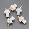 Set de 5 colgantes de hongo de cristal blanco envueltos en alambre dorado - Cristal de roca