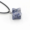 Pendentif étoile Merkaba en sodalite bleue avec cordon noir pour méditation - Pierre à Points Bleus