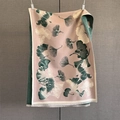 Dettaglio di sciarpa in finto cashmere con motivo ginkgo e bordo con nappe fini - Verde