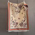 Dettaglio di sciarpa vintage in finto cashmere con stampa a farfalla e frange sottili - Rosso Arancio (GSJ-657)