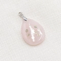 Pendentif en quartz rose goutte d'eau avec symboles de chakra yoga dorés et fermoir argenté - Quartz rose