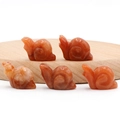 Set aus 1-Zoll handgeschnitzten natürlichen roten Achat-Schnecken mit Politur - Roter Aventurin