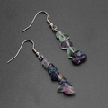 Orecchini pendenti fatti a mano con scaglie di pietra grezza di fluorite naturale - Fluorite Colorata