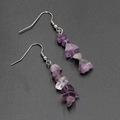 Orecchini a gancio con schegge di ametista naturale viola e finitura argento - Ametista
