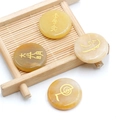 Set de cuatro piedras de ágata pulidas grabadas con símbolos Reiki dorados y letras japonesas - Topacio