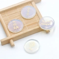 Set de cuatro piedras de opalita con símbolos reiki dorados y grabados curativos - Opalo (Sintético)