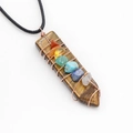 Pendente occhio di tigre con sette cristalli chakra e filo metallico oro rosa - Occhio di tigre