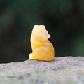 Figurine de loup en agate naturelle jaune sculptée avec un éclat de cire poli et lisse - Topaze