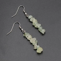 Orecchini pendenti lunghi con pietre naturali verde chiaro irregolari e ganci in argento - Prehnite