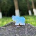 Figura de elefante en miniatura tallada en piedra de opalo azul y cristal natural - Opalo (Sintético)
