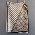 Dettaglio del motivo paisley jacquard e delle frange su questa sciarpa pashmina terra - 190*65cm / Caramello (GSJ-559)