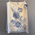 Dettaglio del motivo jacquard floreale vintage blu su morbida sciarpa beige - 190*65cm / Blu
