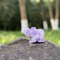 Miniatura de elefante de amatista natural sobre roca, piedra de cristal hecha a mano - Amatista