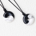 Ensemble de colliers Yin Yang Tai Chi avec pendentifs en obsidienne et turquoise blanche - Style Avec Corde