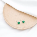 Elegante grüne Achat Ohrstecker mit silbernen Metallstiften und Silikonverschluss - Malay-Jade