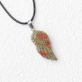 Collier avec pendentif aile d'ange en pierre unakite naturelle et cordon noir tressé - Unakite