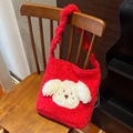 Plüschige Winter-Tasche in Rot aus Kunstfell mit niedlichem Welpen-Patch und Rüschengurt - Rot