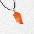 Pendentif aile d'ange en agate rouge avec cordon noir minimaliste pour femme - Agate rouge