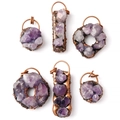 Lot de six pendentifs en améthyste naturelle avec bordures en bronze vintage martelé - 1pc Aléatoire
