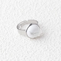 Adjustable silver ring featuring a 15mm round white marble stone inlay for women - White Howlite 1Pc