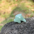 Mini delfino in cristallo naturale verde scolpito da 1 pollice in pietra - Aventurina verde
