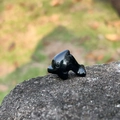 Statuetta di delfino in ossidiana nera lucida scolpita in pietra naturale - Ossidiana