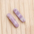 Par de cuentas de piedra lila pulida con agujeros para creación de joyería artesanal - Piedra Lila