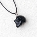 Pendentif tête de mort en obsidienne noire avec cordon noir et fermoir argenté - Obsidienne
