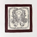 Pañuelo de seda cuadrado con estampado floral, borde rojo oscuro y centro marfil - 62*62cm / Borde Castaño (ZY-76)