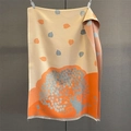 Detail von Jacquard-Schal mit Blattmuster, feinen Fransen und Strickstruktur - Mittellanger Stil (GSJ-618-Orange) / Orange