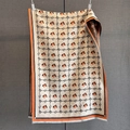 Écharpe beige en cachemire synthétique à motif jacquard tête de cheval et bords orange - Bord Orange