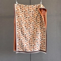 Sciarpa beige spessa con simpatici motivi di vitello arancione e nappe bianche per l'autunno - Bordo Marrone (GSJ-234-Bordo Marrone)
