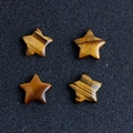 Cristalli a forma di stella in occhio di tigre con motivi naturali marroni e dorati - Bracciale in pietra occhio di tigre