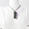 Pendentif rectangulaire en améthyste naturelle avec pierre verte et bordure dorée - Violet + Bordure Dorée (avec Cordon en Cuir)