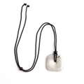 Pendentif carré en cristal naturel blanc avec cordon tressé noir réglable - Labradorite