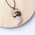 Collar bohemio con colgante de cuarzo rosa y amatista natural en cordón negro - Cuarzo rosa