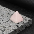 Pyramide en quartz rose naturel de 20mm polie pour décoration énergétique de la maison - Quartz rose