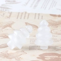 Figuritas de árbol de Navidad en cristal blanco translúcido con diseño tallado en capas - Cristal de roca