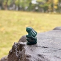 Statuetta di coniglio in avventurina verde intagliata in pietra naturale dura - Agata Indiana