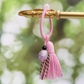 Portachiavi con nappa bohémien rosa, ciondolo in ametista e dettagli intrecciati - Rosa