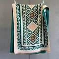 Dettaglio sciarpa effetto cashmere verde con motivi paisley e frange rifinite - Verde (GSJ-547)