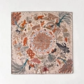Pañuelo artístico de seda y lana con estampado de animales mitológicos de fantasía - Beige