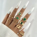 9-teiliges goldenes Ring-Set mit smaragdgrünen Steinen und Vintage-Kordeldesign an Hand - Vintage Geschnitztes 9-teiliges Set (26517-gold)