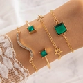 Set di 4 braccialetti dorati con cuori di smeraldo e ciondoli a stella sul polso - Set da 4 Pezzi Smeraldo Quadrato e Stella (24495-A)